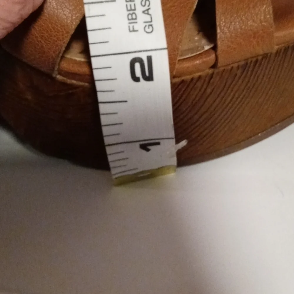 Guess platform sandal tan 8 with a 5